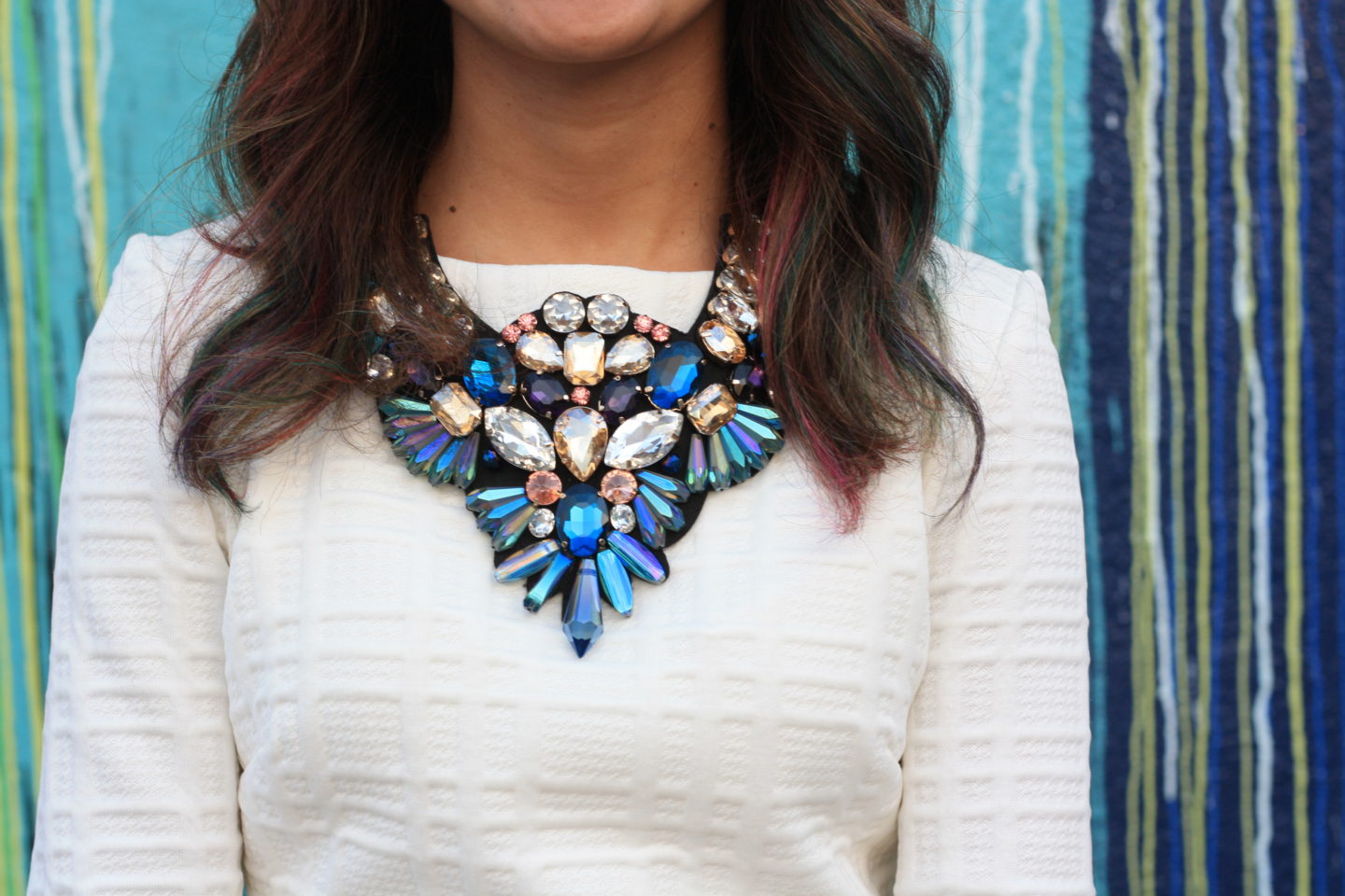 how-to-wear-a-bib-necklace