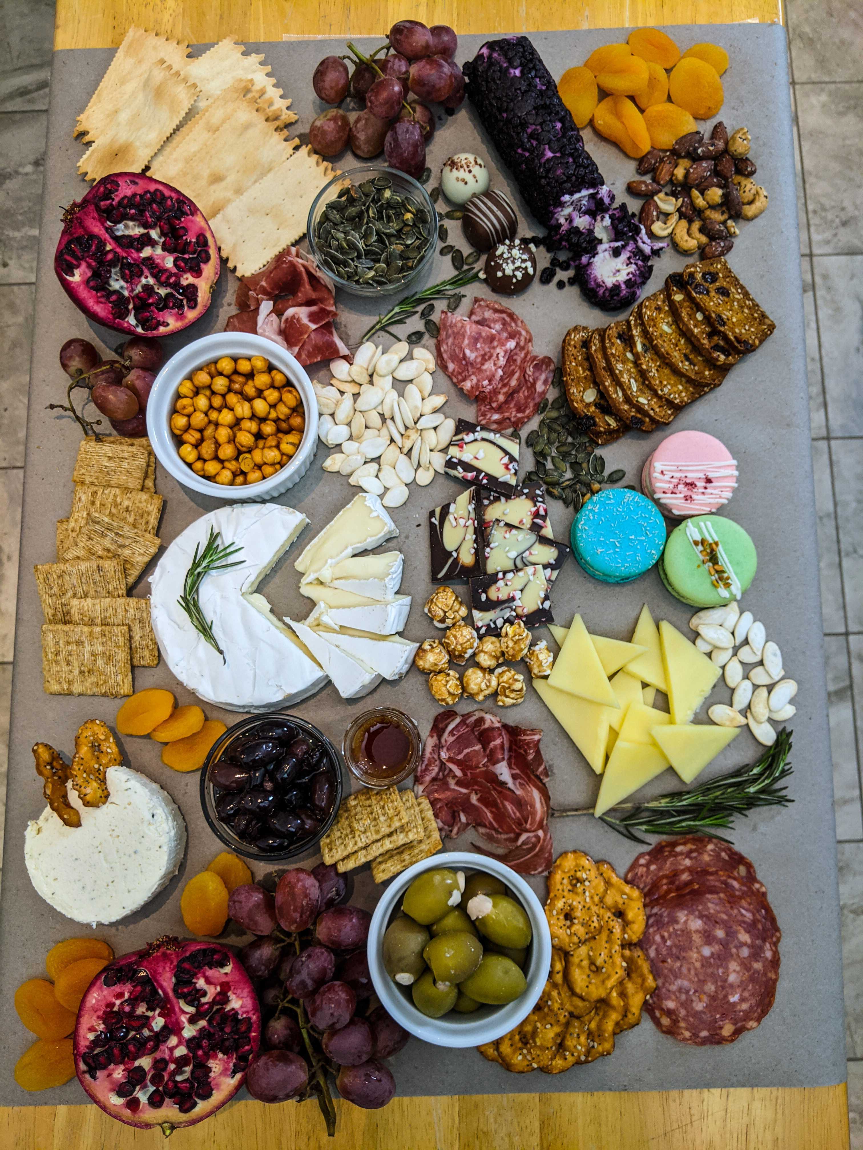 diy-festive-charcuterie-board